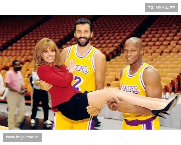 NBA球星库兹马求婚霸榜抖音!白癜风超模女友为何引发全网热议? NBA球星库兹马求婚霸榜抖音!白癜风超模女友为何引发全网热议?