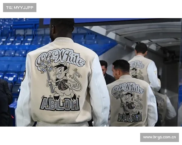 Off-White™携手AC米兰推出限量联名T恤 助力体育改变世界行动 Off-White™携手AC米兰推出限量联名T恤 助力体育改变世界行动